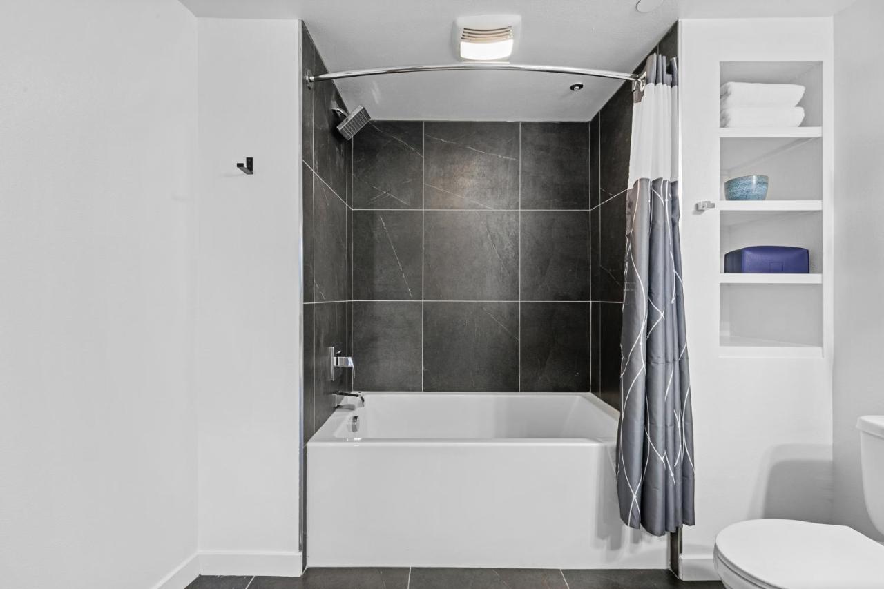 Beverly Grove Chic City Oasis 2 Bedroom Apt With Den 138 洛杉矶 外观 照片
