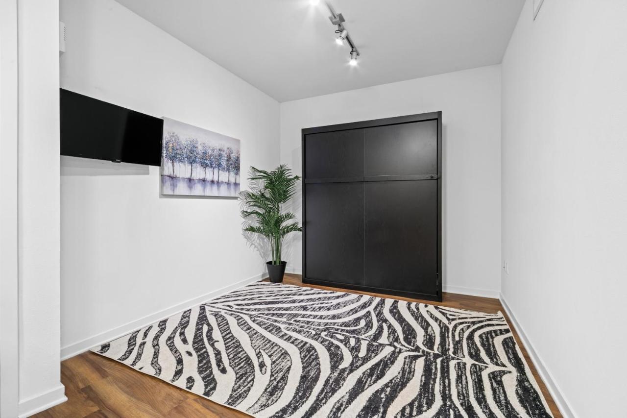 Beverly Grove Chic City Oasis 2 Bedroom Apt With Den 138 洛杉矶 外观 照片