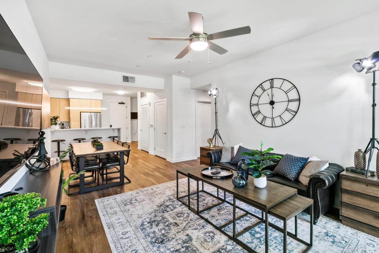 Beverly Grove Chic City Oasis 2 Bedroom Apt With Den 138 洛杉矶 外观 照片