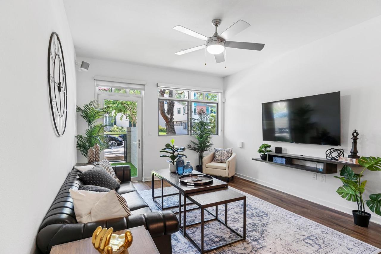 Beverly Grove Chic City Oasis 2 Bedroom Apt With Den 138 洛杉矶 外观 照片