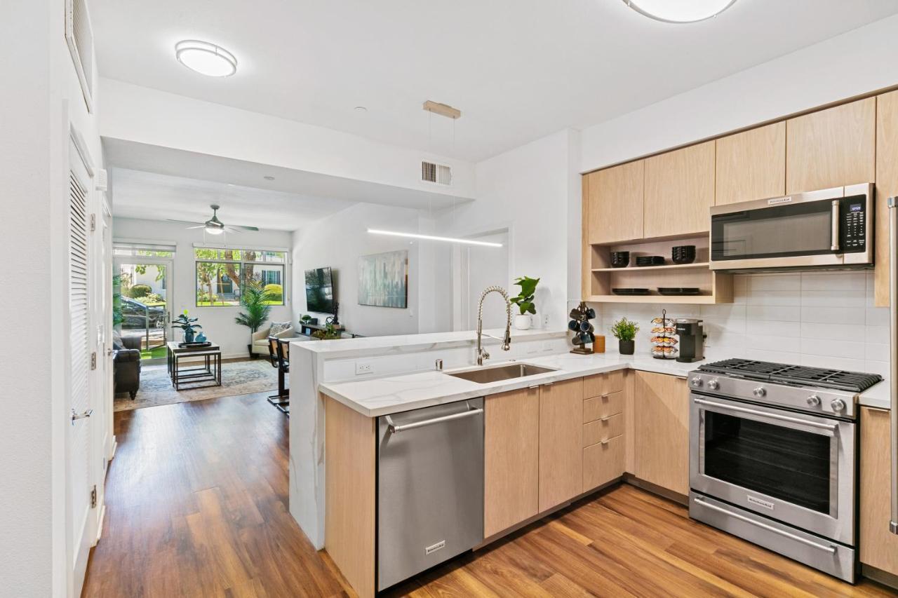 Beverly Grove Chic City Oasis 2 Bedroom Apt With Den 138 洛杉矶 外观 照片