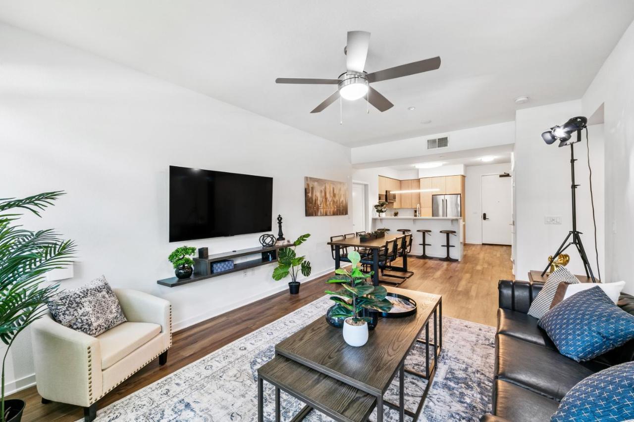 Beverly Grove Chic City Oasis 2 Bedroom Apt With Den 138 洛杉矶 外观 照片