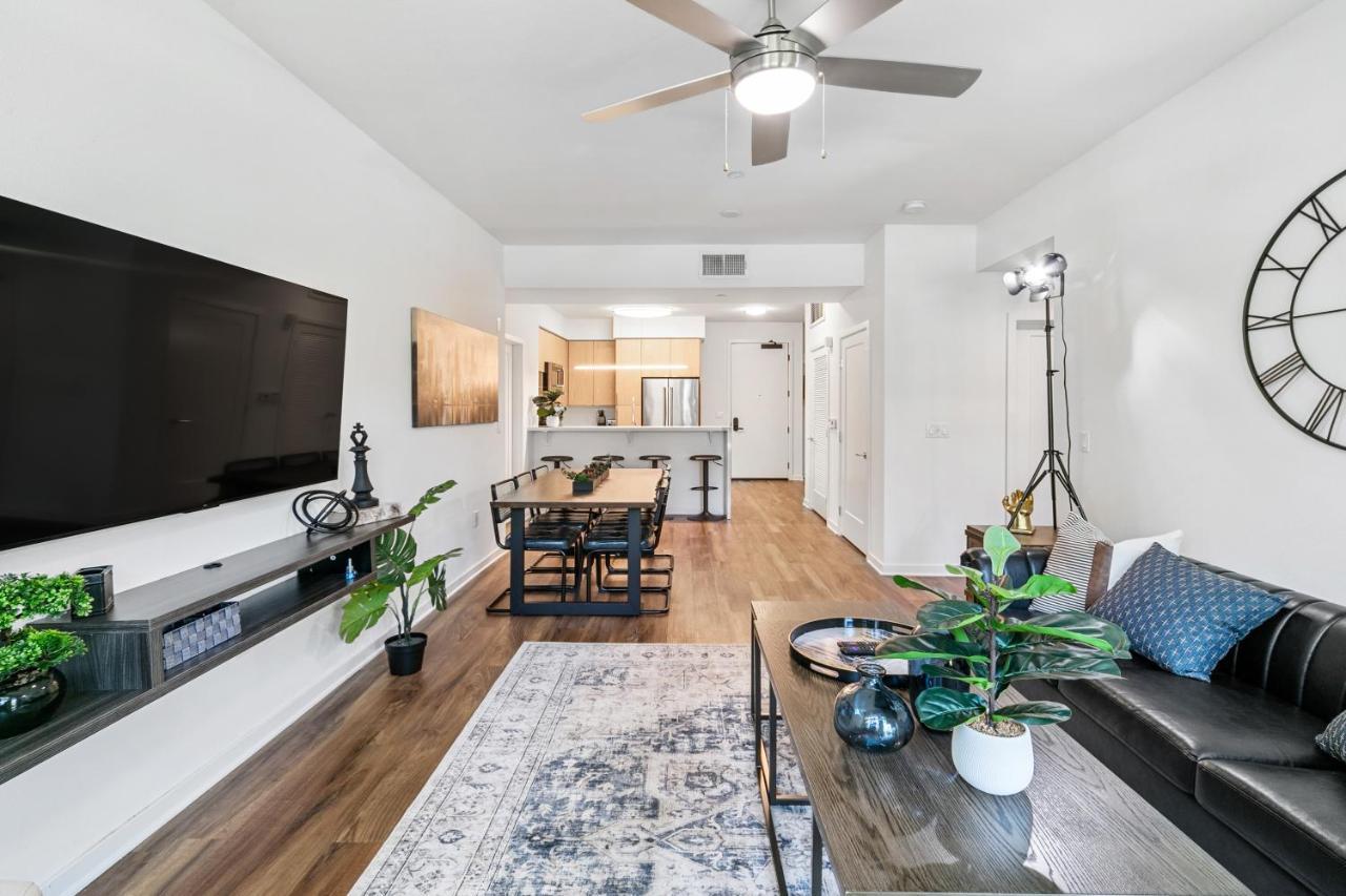 Beverly Grove Chic City Oasis 2 Bedroom Apt With Den 138 洛杉矶 外观 照片
